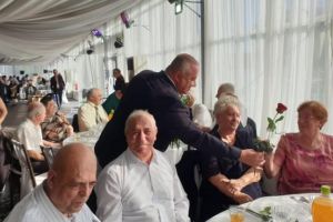 372 de cupluri din Ploiesti au fost celebrate de Primaria Ploiesti. Viceprimarul Ganea a oferit flori si premii in bani sarbatoritilor