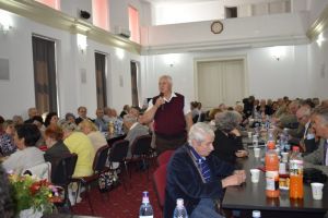 FOTO Reuniune emoţionantă la Prefectură – Vârstnicii din Sibiu sărbătoriţi