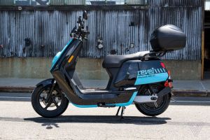 Fara permis si cu moped neinregistrat, depistat de politisti pe raza localitatii Chelinta