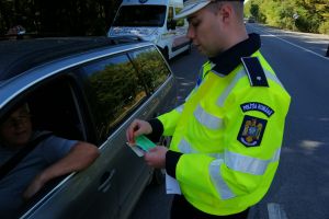FOTO! Acţiune de amploare, marţi, a poliţiştilor rutieri pe străzile din Botoşani: Opt permise reţinute şi aproape 200 de amenzi aplicate