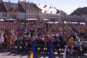 VIDEO Un nou an universitar a început la Sibiu – Mii de studenţi în centrul oraşului