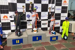 Trei clasări pe podium pentru tinerii orădeni în etapa Campionatului Naţional de Karting (FOTO)