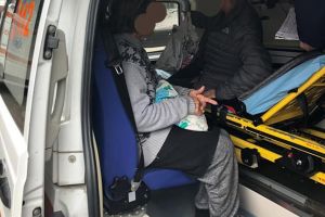 Mamă şi fiică, cu probleme psihice, ajutate de DASTM. Căutau hrană prin gunoaie
