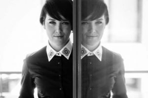 Un start-up pe zi. O antreprenoare din Ploieşti a făcut rocada între lumea maşinilor şi lumea modei şi aşteaptă 140.000 de lei din vânzarea hainelor cu motive tradiţionale