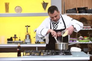 VIDEO. Un dac din Alba a lăsat sabia pentru gastronomie la Chefi la Cuţite: „Vreau să trag un semnal de alarmă”