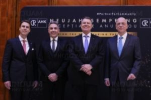 Om de afaceri apropiat al lui Iohannis si PNL: 400.000 de bugetari concediaţi si pensii taiate daca PSD iese de la guvernare