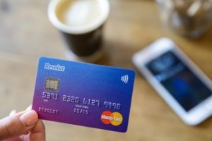 Cum isi bat joc firmele straine de romani. Aplicaţia Revolut îşi întreabă clienţii dacă sunt membri ai PSD sau consilieri din Teleorman