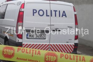 Jaf ca in filme la Constanta!: Seiful dintr-o casa de schimb valutar, taiat cu flexul. Hotii au intrat prin acoperisul unui centru comercial