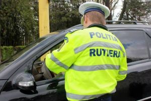 Tânăr de 19 ani, din Jidvei, cercetat de poliţişti pentru infracţiuni rutiere. A fost prins conducând un autoturism neînmatriculat