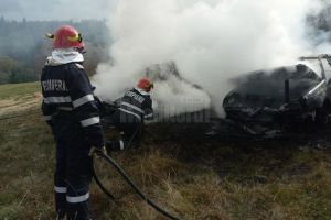 Trei autoturisme au fost distruse de incendii provocate de scurtcircuite