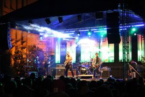 Concert Vunk, cu „bobocii” şi părinţii lor, la deschiderea anului universitar la USV