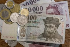 A crezut că poate sări rândul de la programarea examenului auto, însă a fost condamnată pentru dare de mită