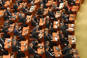 Moţiunea de cenzură împotriva Guvernului PSD va fi votată sâmbătă