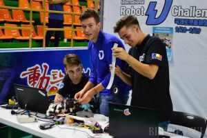 Medalie de argint la Olimpiada Internaţională de Robotică din Coreea de Sud pentru liceenii de la Colegiul Onisifor Ghibu (FOTO)