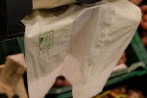 Clienţii Kaufland, nevoiţi să plătească în plus. Ce se taxează din octombrie