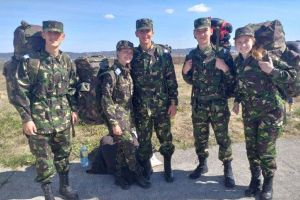 FOTO: Cinci elevi de la Colegiul Militar ”Mihai Viteazul” din Alba Iulia, locul I la Central Uniformed Classes Rally, din Polonia, alături de colegi din ţară