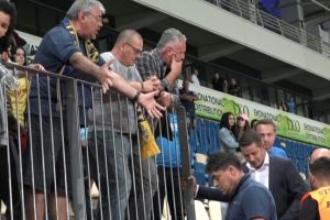 Stoican cere răbdare, fanii vor schimbare!