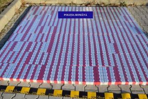 Nouă captură de ţigări de contrabandă în Oradea: 2.500 de pachete au fost găsite într-o maşină oprită pe Calea Aradului (FOTO)