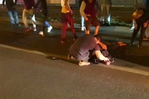 Femeie în stare gravă după ce a fost lovită de maşină pe trecerea de pietoni, în zona Pasajului Jiul