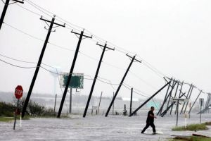 Uraganul Lorenzo, retrogradat la categoria 1