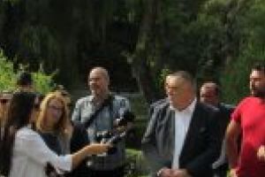 VIDEO – Constructorul, de acord să suporte schimbarea gazonului de pe Oblemenco. Primăria, dispusă să confinanţeze soluţia hibridă