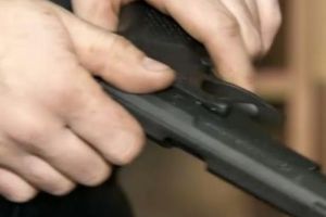 Adolescentă de 14 ani, împuşcată pe stradă