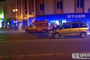 FOTO, VIDEO. ACCIDENT rutier în Alba Iulia: Un minor aflat pe bicicletă, pe trecerea de pietoni, s-a lovit de oglinda unui autoturism