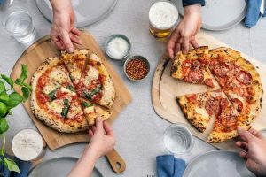 O pizzerie din Botoşani le oferă clienţilor abonament la Netflix