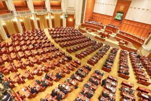 Moţiunea de cenzură se citeşte joi în plenul reunit al Parlamentului