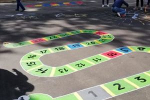 Şarpe uriaş în curtea unei şcoli din Piteşti