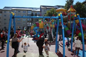 Cel mai mare loc de joacă din Suceava, de 1000 mp, a fost inaugurat în Obcini
