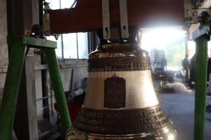 Trei clopote vor fi montate în curând în Turnul Unirii, lângă Biserica „Naşterea Maicii ...