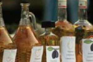 Tradiţiile culinare şi cea mai bună răchie se mută la Bozovici