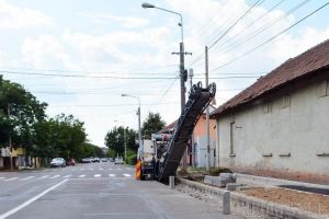 Accesul interzis! Strada Vlădeasa se închide până marţi traficului auto pentru lucrări de asfaltare