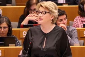 Specialiştii PSD-ului: Comisarului european de rezervă, Gabriela Ciot, acuzată de plagiat. A fost preparator la Universitatea din Oradea!