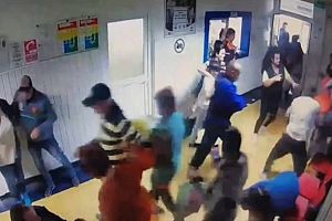 Mai mulţi angajaţi ai Spitalului Judeţean, bătuţi de un pacient, la UPU