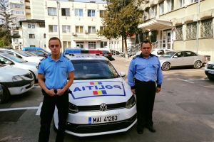 FOTO Eroi în uniformă! Ei sunt poliţistul şi jandarmul care au salvat un om de la moarte