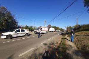 FOTO Impact frontal între două maşini, într-o comună Botoşani