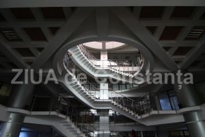 Ce posturi sunt libere la instantele constantene