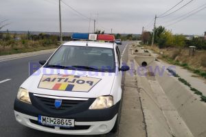 FOTO Un bărbat din Botoşani s-a rănit după ce a căzut într-un şanţ de beton. Le-a spus poliţiştilor că a fost atins de un autobuz