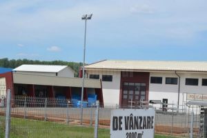 După aproape trei ani de aşteptări, păgubiţii firmei Duo Mat Retail sunt indignaţi de ...