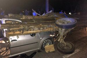 Mama moartă, copilul cu epilepsie, din cauza unei căruţe nesemnalizate pe unul dintre cele ...