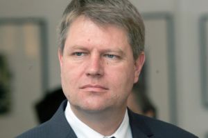 Isi tine locul rezervat? Klaus Iohannis ţine catedra blocată, la Sibiu, de 20 de ani
