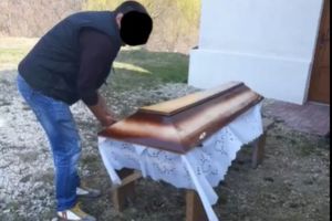 Imagini de groază la îngroparea morţilor de la Spitalul de Neuro