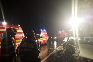 Doi morţi şi doi răniţi grav, într-un accident la Băcia