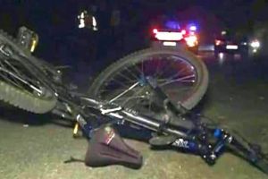 ACCIDENT rutier la Aiud: Biciclist BĂUT, care circula fără echipament reflectorizant, lovit de un autoturism care efectua o manevră de depăşire