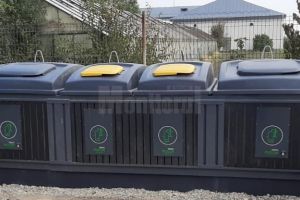 Prima platformă îngropată pentru colectarea deşeurilor, dată în folosinţă în cartierul ...