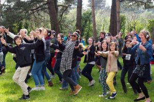 Spectacolul „Happy Manif” nu se mai ţine în parc din cauza vremii