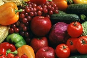 România vinde în supermarketuri produse din Olanda şi Grecia, deşi este pe locul trei în UE la suprafaţa cultivată cu roşii şi mere