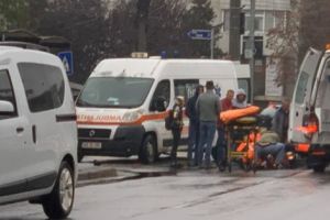 Pensionarul i-a rupt piciorul pe trecerea de pietoni